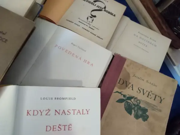 Staré knihy 12