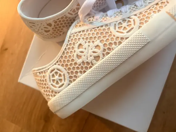 Dámské tenisky Guess 4