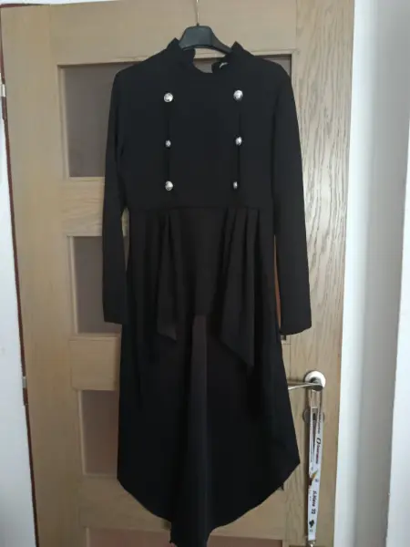 Černý prodloužený top SHEIN s knoflíky