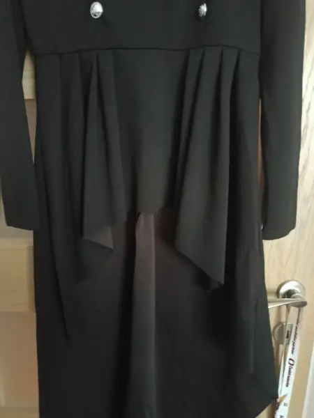 Černý prodloužený top SHEIN s knoflíky 2