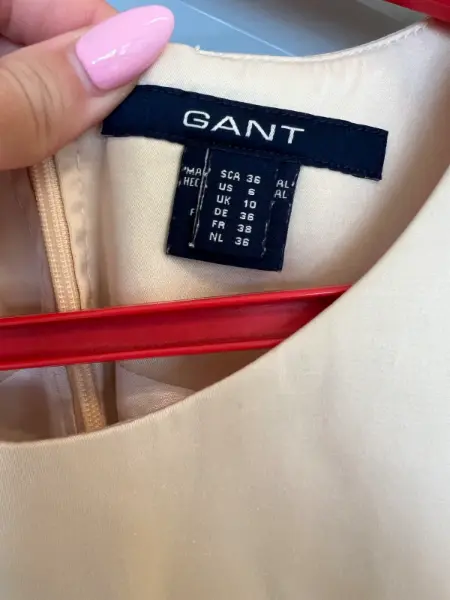 Béžové šaty GANT 2