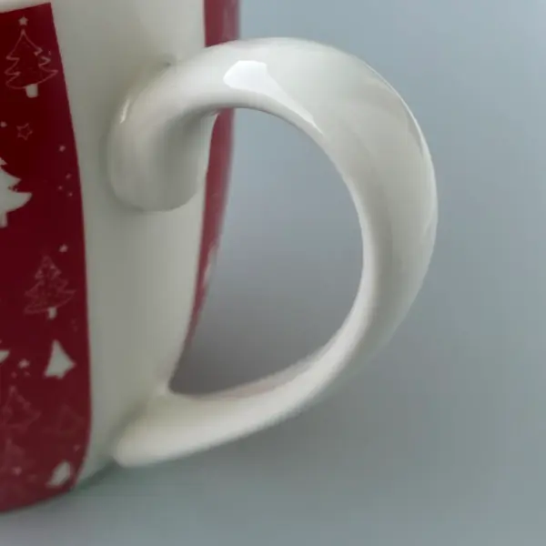 Sklenice s červeným dekorativním vzorem 4