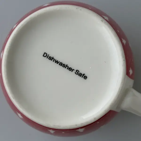 Sklenice s červeným dekorativním vzorem 3
