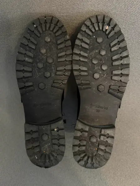 Stylové černé kotníkové boty Stradivarius 4