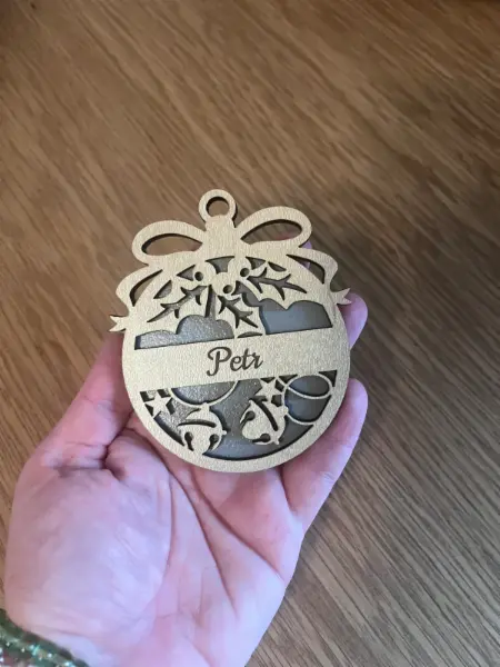 Dřevěná vánoční ozdoba se jménem Petr