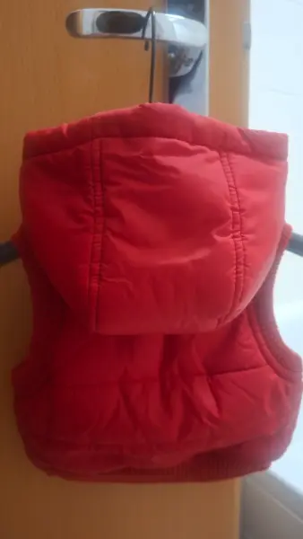Červená dětská vesta George, first size 3