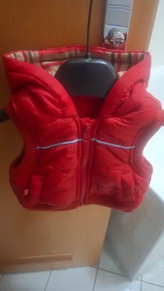 Červená dětská vesta George, first size 2
