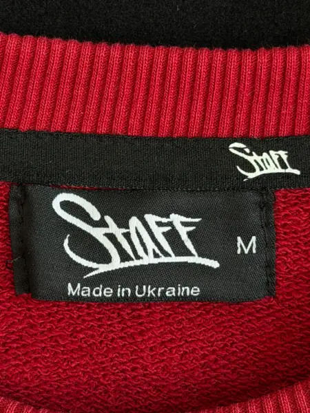 Červený crop top s průstřihy na ramenou Staff 4