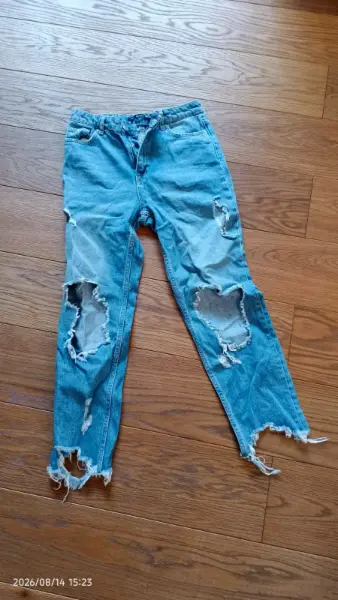Dámské džíny Bershka s dírami, vel 36