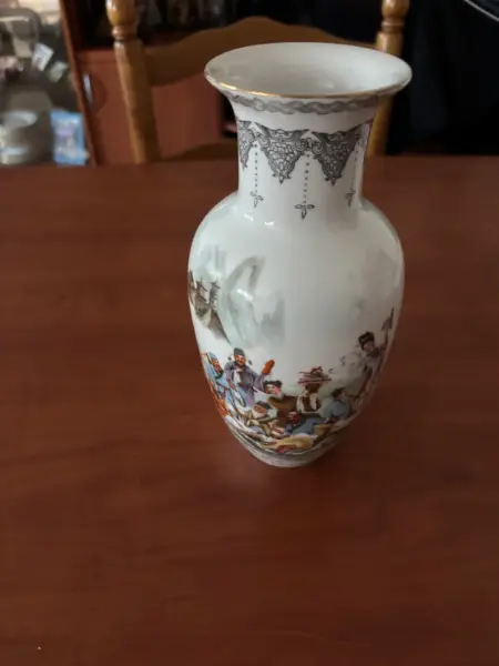 Dekorativní porcelánová váza s asijským motivem 2