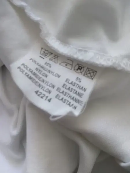Dvě tílka L-XL 7
