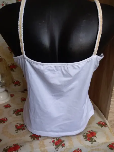 Dvě tílka L-XL 5