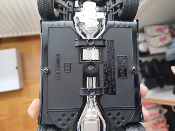 Kovový model Bburago Chevrolet Corvette 1997 1:18 6