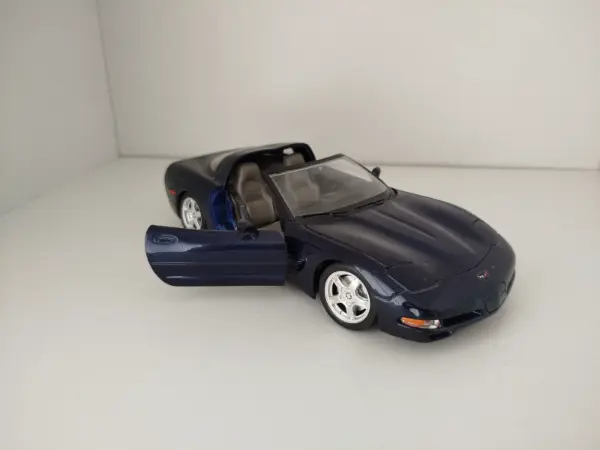 Kovový model Bburago Chevrolet Corvette 1997 1:18 5