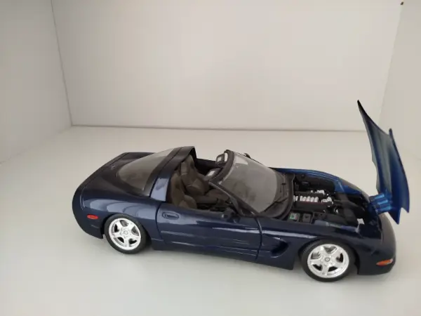 Kovový model Bburago Chevrolet Corvette 1997 1:18 2