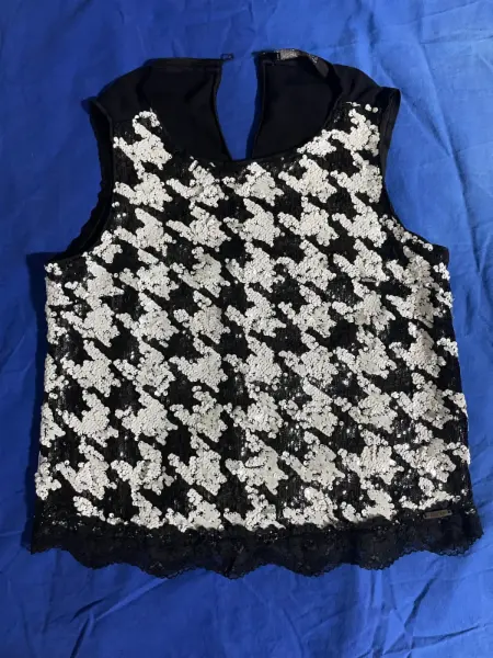 Dámské tílko Guess s flitry a krajkou 4
