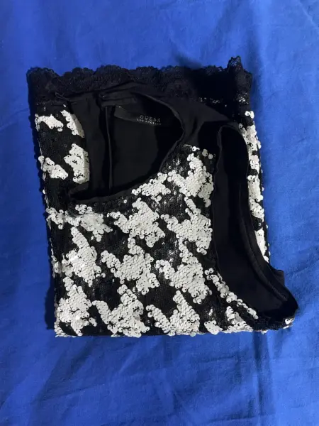 Dámské tílko Guess s flitry a krajkou 5