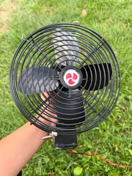 Přenosný 12V ventilátor do auta 3