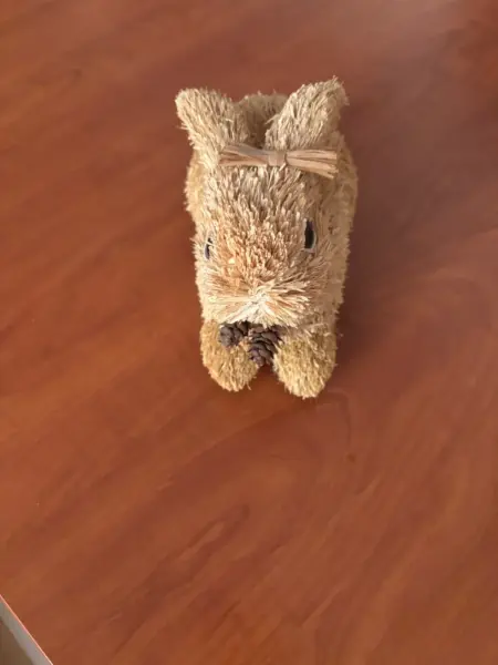 Dekorativní slaměný zajíček s mašlí 3