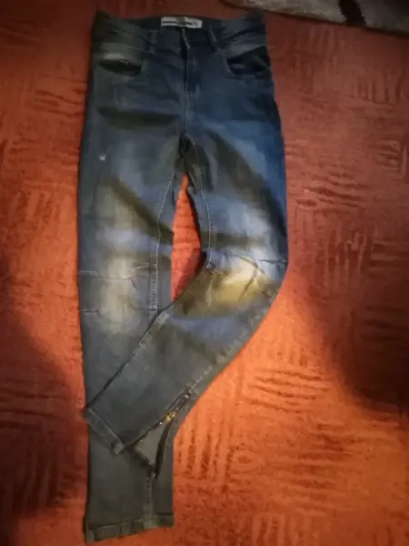 Dvoje menší pružné džíny 2