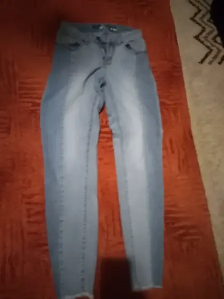 Dvoje menší pružné džíny 11