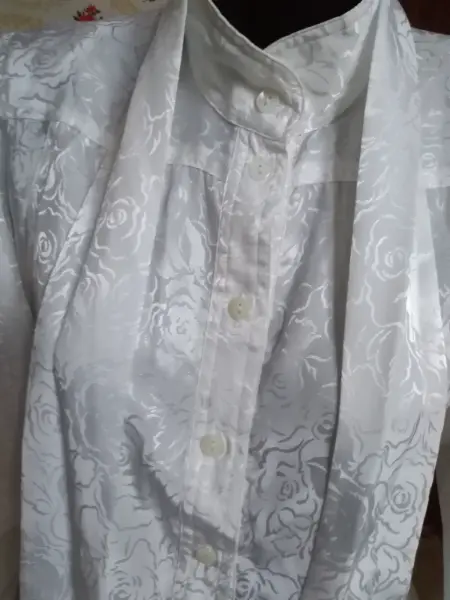 Dvě bílé košile 9