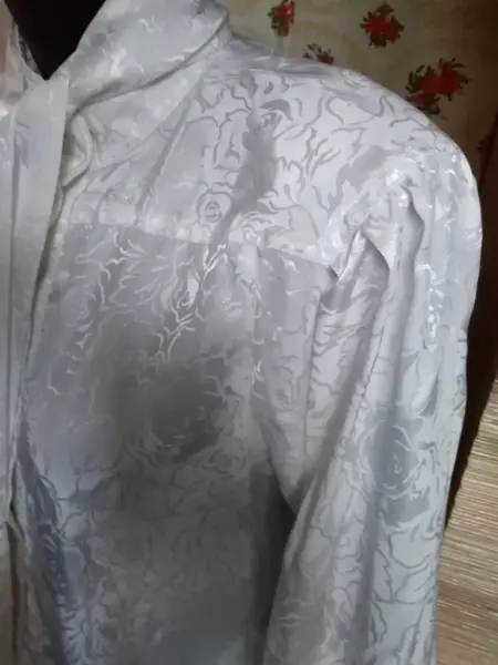 Dvě bílé košile 8
