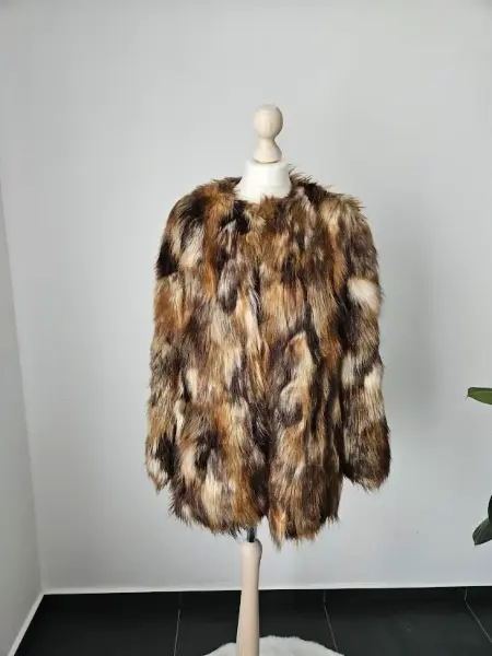 Stylový kožich z umělé kožešiny ZARA