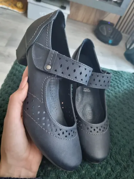 Dámské kožené boty na podpatku, vel. 37,5