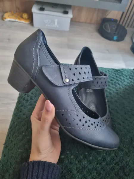 Dámské kožené boty na podpatku, vel. 37,5 2