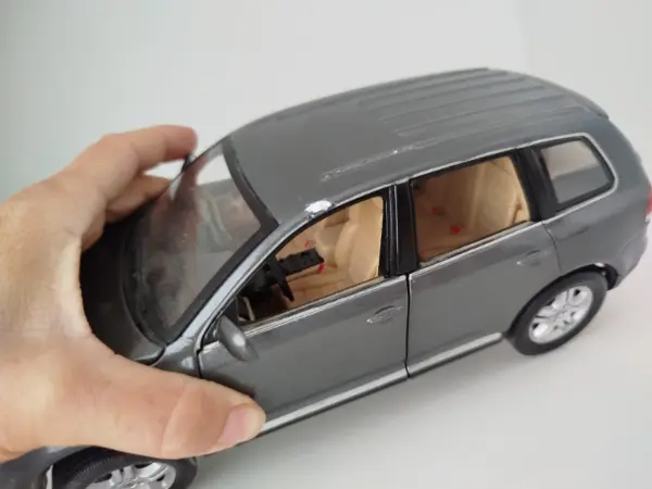 Sběratelský model Volkswagen Touareg 1:18 6