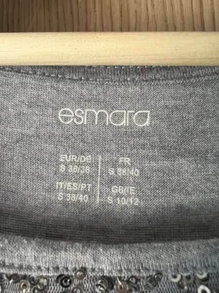 Šedý dámský top Esmara se flitry 3