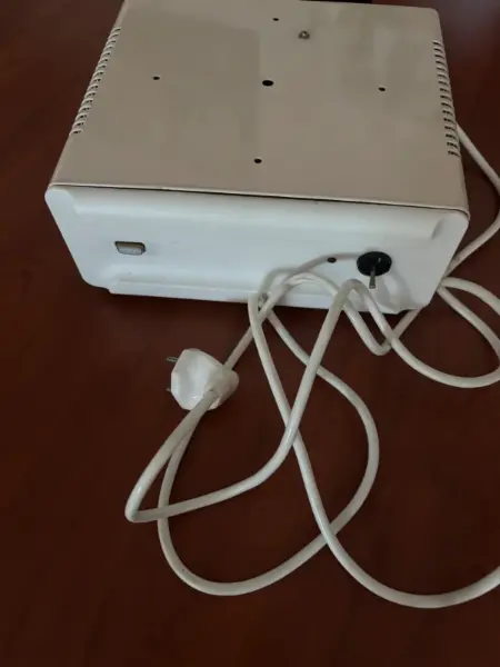 Stabilizátor napětí Tesla EA 1605 HC 2