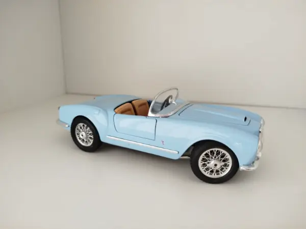 Model auta Lancia Aurelia B24 Spider 1955 Bburago 4