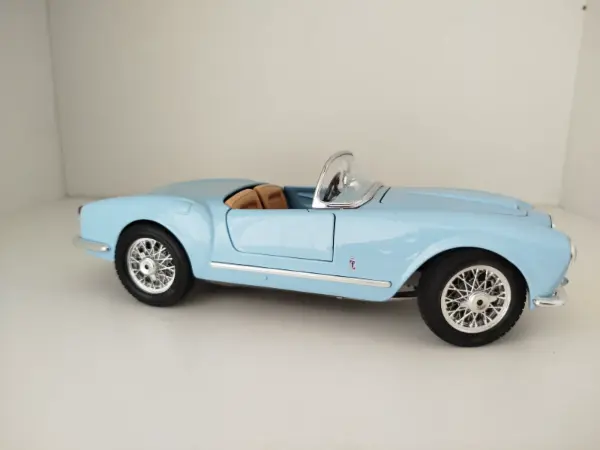 Model auta Lancia Aurelia B24 Spider 1955 Bburago 5