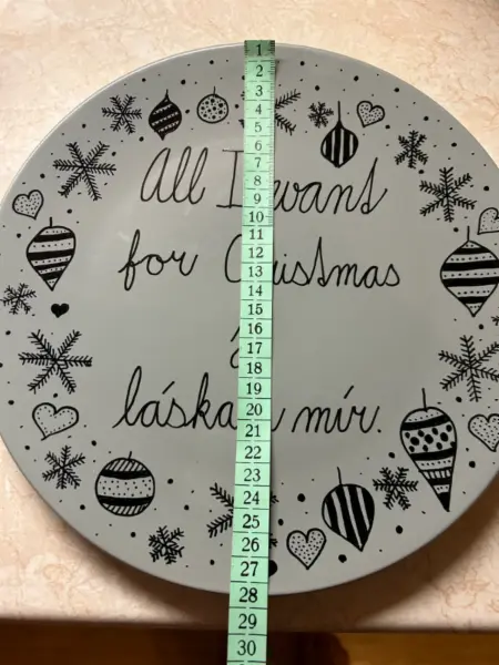 Vánoční talíř s nápisem All I want for Christmas je láska 2