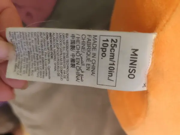 Plyšák tučňák v kostýmu mrkve 2