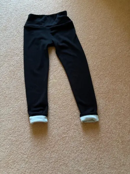 Černé zateplené legíny s bílou podšívkou 3