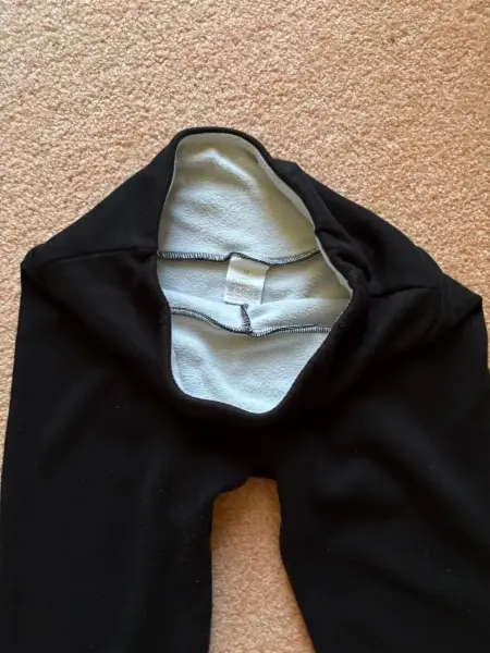 Černé zateplené legíny s bílou podšívkou 2