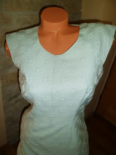 KRÁSNÉ ŠATY vel. 38 ... 100% stav 2