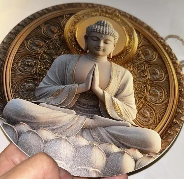 Dřevěná kruhová dekorace Buddha: Vneste do domova harmonii