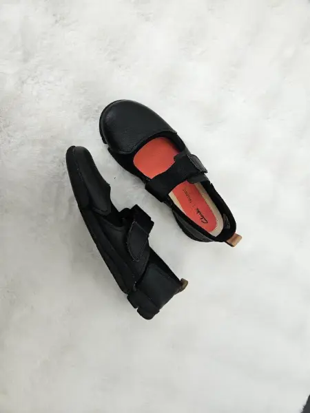 Černé kožené baleríny Clarks