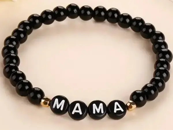 ČERNÝ náramek MAMA, zlaté korálky, 18 cm