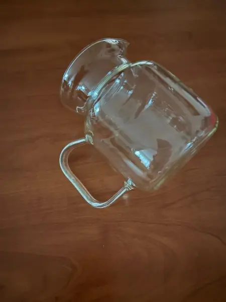 Skleněný džbán