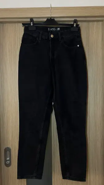 Černé džíny Amisu Mom's Fit, vel. 36 2