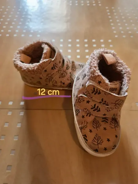 Dětské kotníkové boty se vzorem stromů