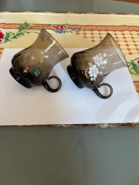 Skleničky z porcelánu zdobené 3