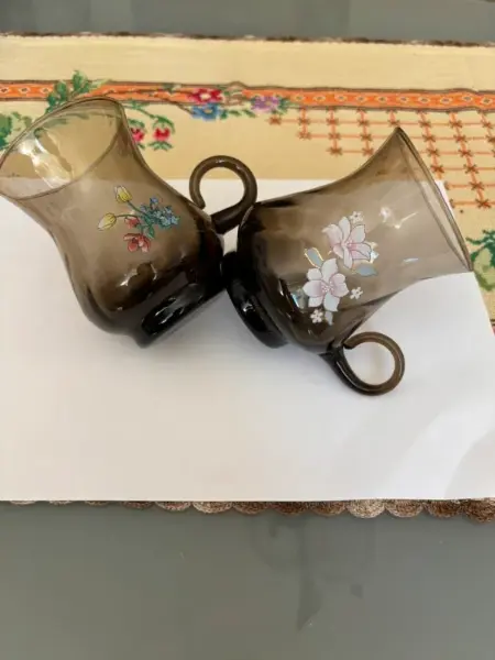 Skleničky z porcelánu zdobené