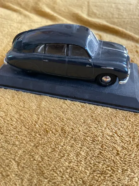 Sběratelský model Tatra 600 3