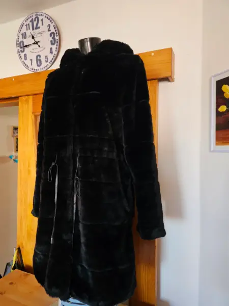 Dámský černý kabát ONLY s kapucí 2